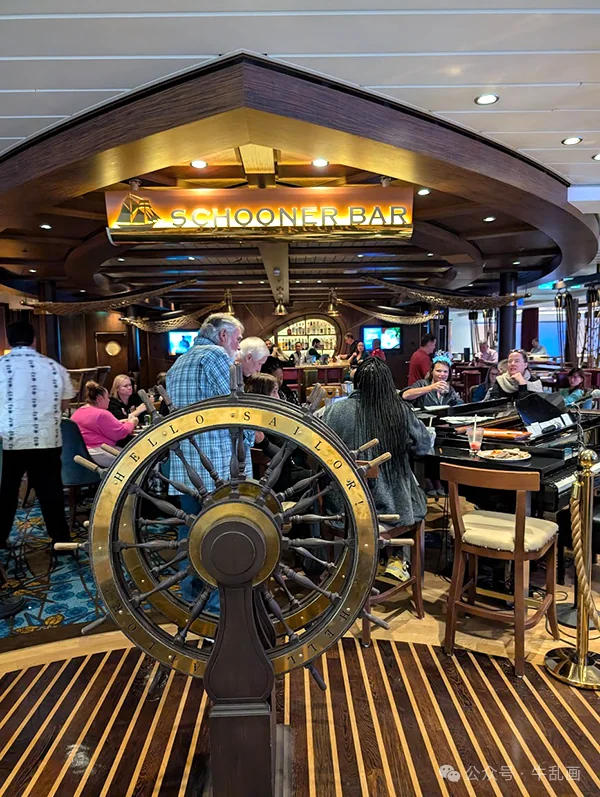 The Schooner Bar with its ship’s-wheel centerpiece and live piano