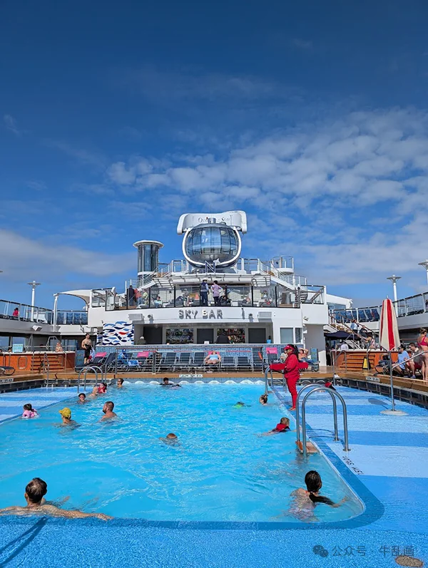 The outdoor pool under a blue sky, North Star pod overhead